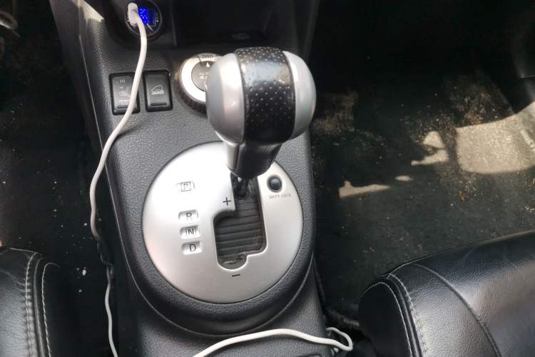 Used Nissan X-Trail 2010 2.5L CVT Luxury Edition 4WD Gear Lever