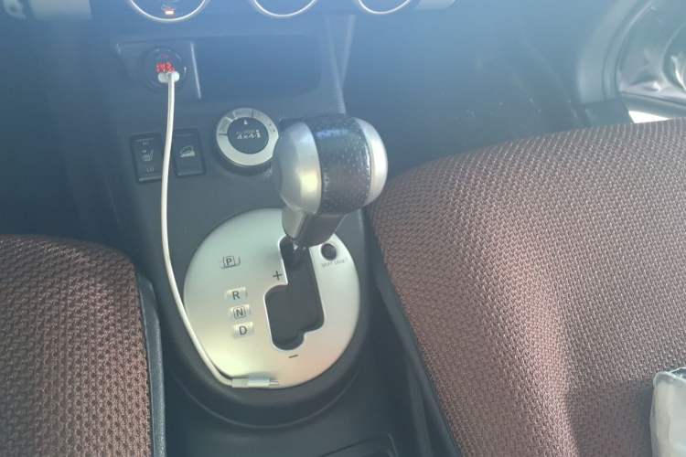 Used Nissan X-Trail 2010 2.5L CVT Luxury Edition 4WD Gear Lever