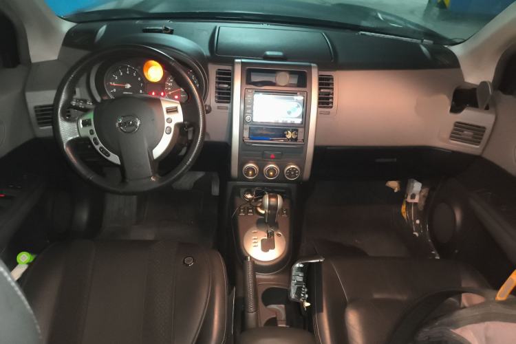 Used Nissan X-Trail 2010 2.5L CVT Luxury Edition 4WD Interior 2
