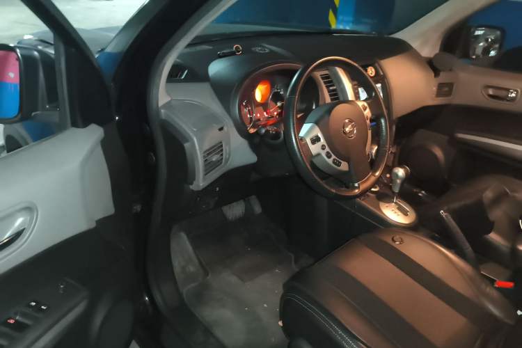 Used Nissan X-Trail 2010 2.5L CVT Luxury Edition 4WD Interior 3