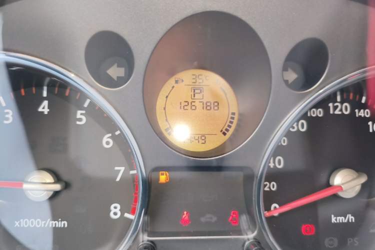 Used Nissan X-Trail 2010 2.5L CVT Luxury Edition 4WD Odometer Close Up