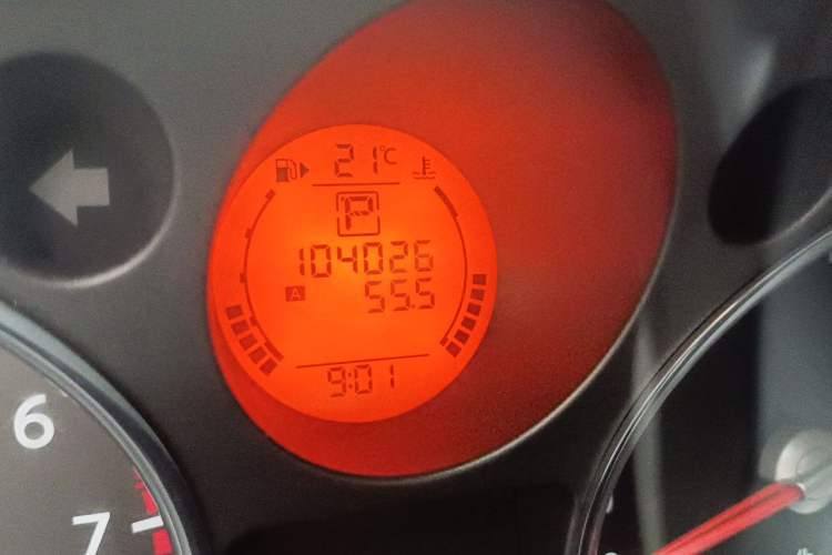 Used Nissan X-Trail 2010 2.5L CVT Luxury Edition 4WD Odometer Close Up