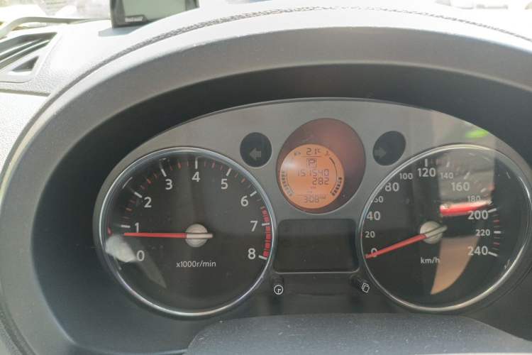 Used Nissan X-Trail 2010 2.5L CVT Luxury Edition 4WD Odometer Close Up