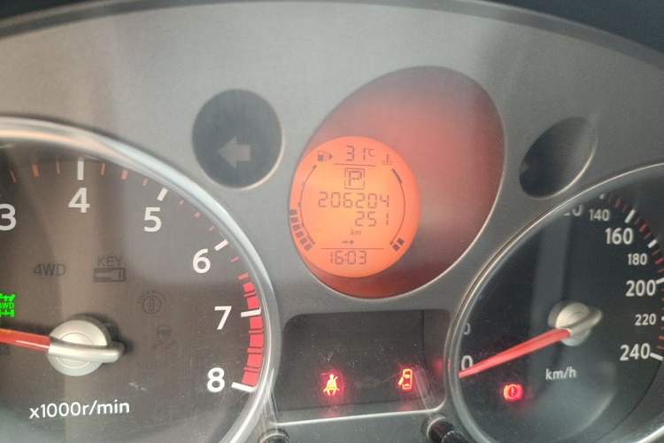 Used Nissan X-Trail 2010 2.5L CVT Luxury Edition 4WD Odometer Close Up
