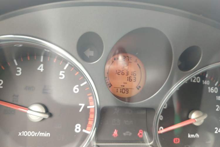 Used Nissan X-Trail 2010 2.5L CVT Luxury Edition 4WD Odometer Close Up