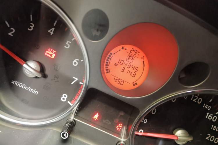 Used Nissan X-Trail 2010 2.5L CVT Luxury Edition 4WD Odometer Close Up