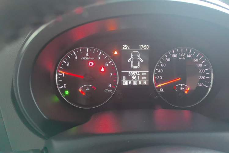 Used Nissan X-Trail 2010 2.5L CVT Luxury Edition 4WD Odometer Close Up