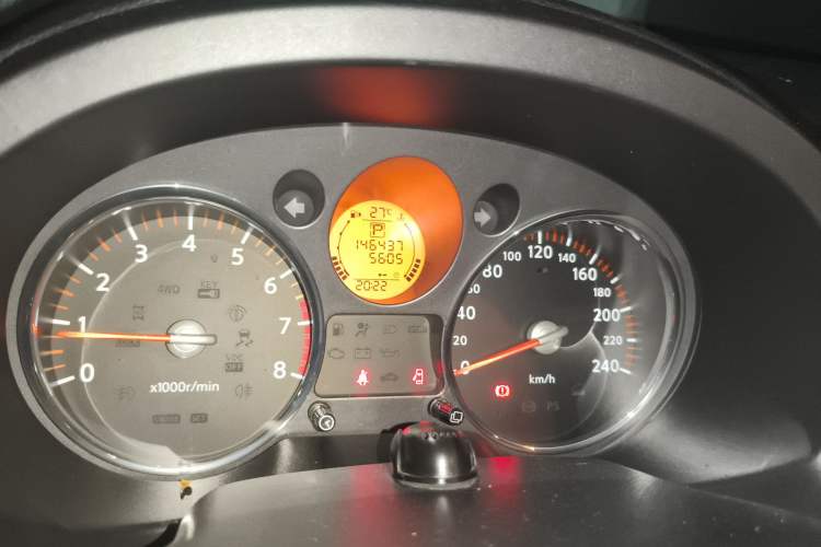 Used Nissan X-Trail 2010 2.5L CVT Luxury Edition 4WD Odometer Close Up