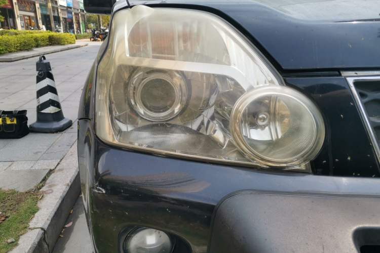 Used Nissan X-Trail 2010 2.5L CVT Luxury Edition 4WD Right Front Headlight
