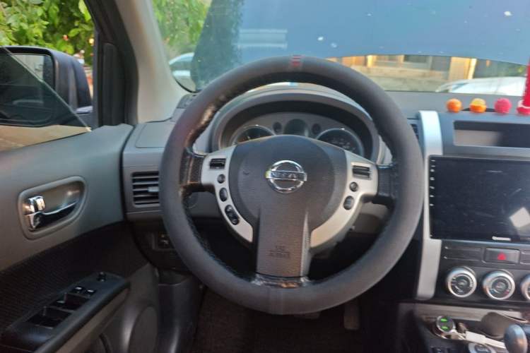Used Nissan X-Trail 2010 2.5L CVT Luxury Edition 4WD Steering Wheel