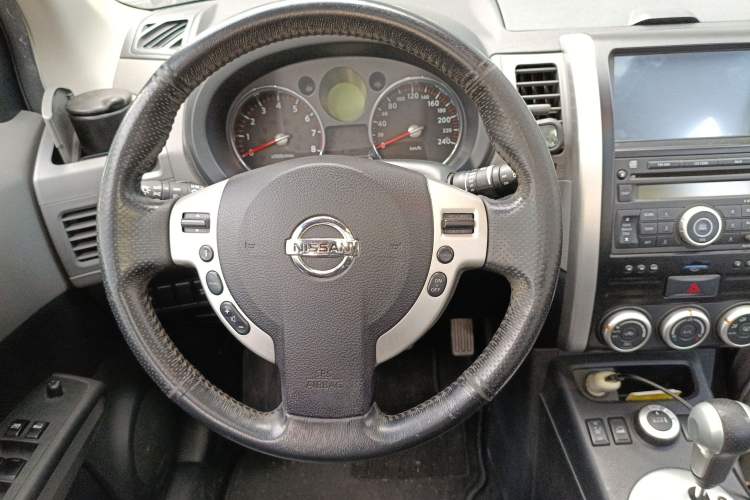 Used Nissan X-Trail 2010 2.5L CVT Luxury Edition 4WD Steering Wheel