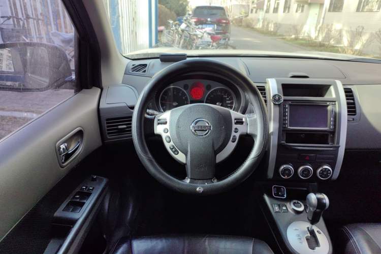 Used Nissan X-Trail 2010 2.5L CVT Ultimate Edition 4WD Steering Wheel