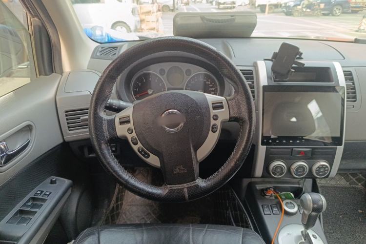 Used Nissan X-Trail 2010 2.5L CVT Luxury Edition 4WD Steering Wheel