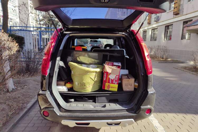 Used Nissan X-Trail 2010 2.5L CVT Ultimate Edition 4WD Trunk