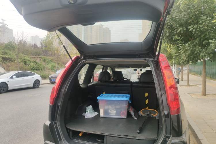 Used Nissan X-Trail 2010 2.0L CVT Comfort Edition 4WD Trunk
