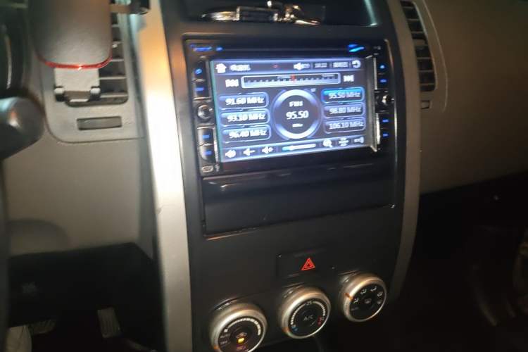Used Nissan X-Trail 2010 2.5L CVT Luxury Edition 4WD Audio And AC Panel