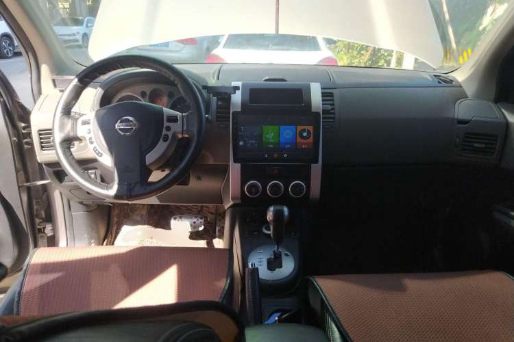 Used Nissan X-Trail 2010 2.5L CVT Flagship Edition 4WD Center Console