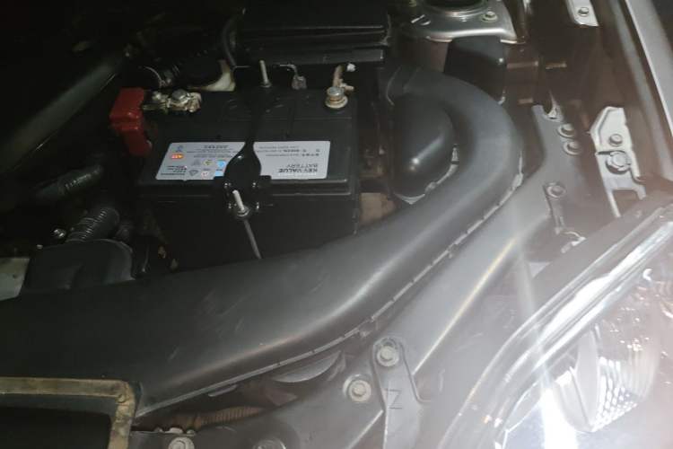 Used Nissan X-Trail 2010 2.5L CVT Luxury Edition 4WD Engine Bay Left