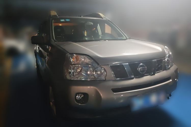 Used Nissan X-Trail 2010 2.5L CVT Luxury Edition 4WD Front Right 45 Deg