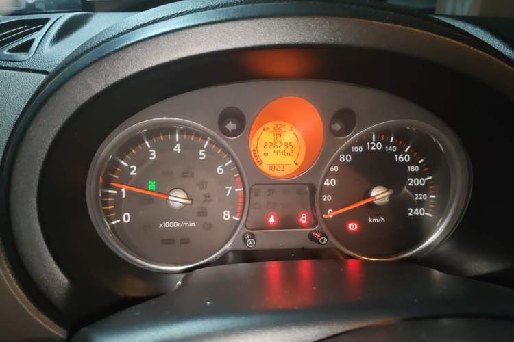 Used Nissan X-Trail 2010 2.5L CVT Luxury Edition 4WD Odometer Close Up