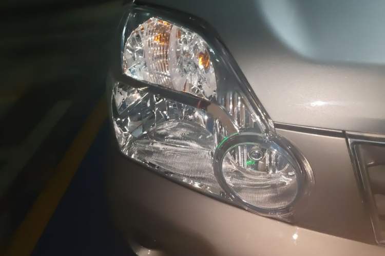 Used Nissan X-Trail 2010 2.5L CVT Luxury Edition 4WD Right Front Headlight