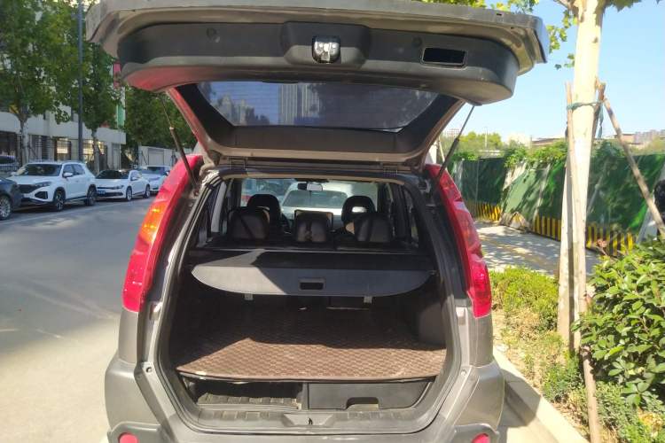 Used Nissan X-Trail 2010 2.5L CVT Flagship Edition 4WD Trunk