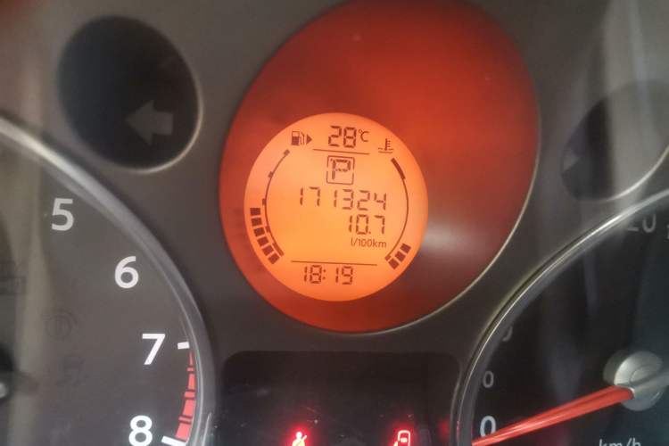 Used Nissan X-Trail 2010 2.5L CVT Luxury Edition 4WD Odometer Close Up