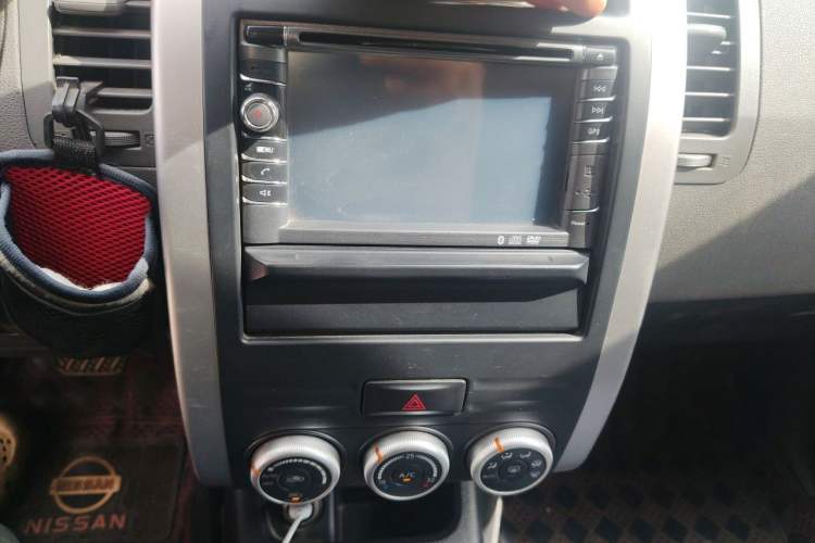 Used Nissan X-Trail 2010 2.5L CVT Luxury Edition 4WD Audio And AC Panel
