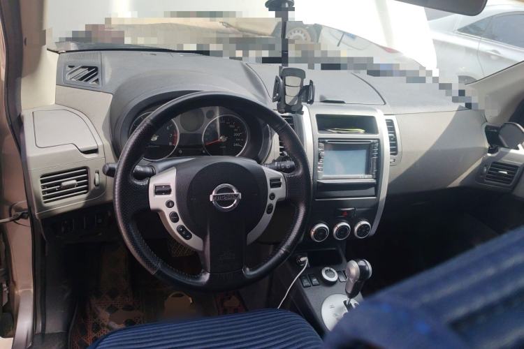Used Nissan X-Trail 2010 2.5L CVT Luxury Edition 4WD Center Console