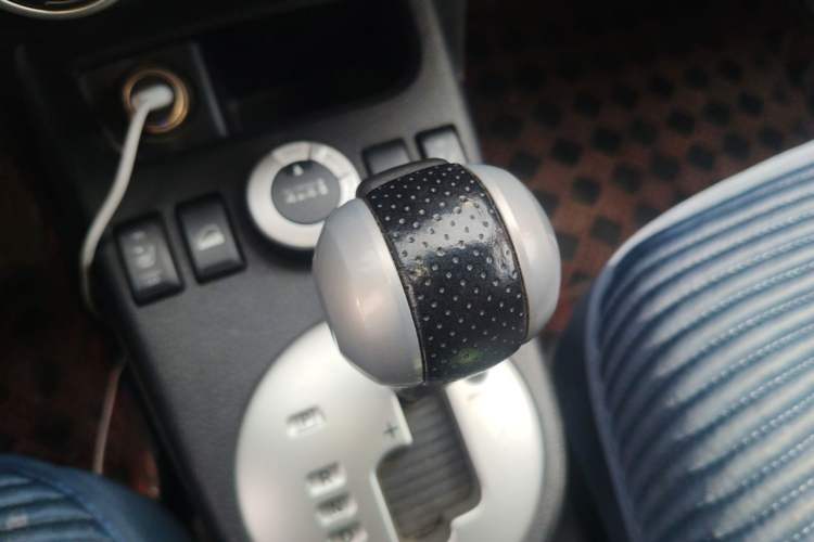 Used Nissan X-Trail 2010 2.5L CVT Luxury Edition 4WD Gear Lever