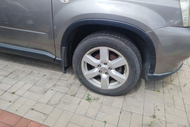 Used Nissan X-Trail 2010 2.5L CVT Luxury Edition 4WD Right Front Wheel Hub