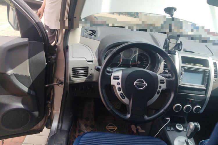 Used Nissan X-Trail 2010 2.5L CVT Luxury Edition 4WD Steering Wheel
