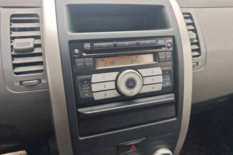 Used Nissan X-Trail 2010 2.5L CVT Luxury Edition 4WD Audio And AC Panel