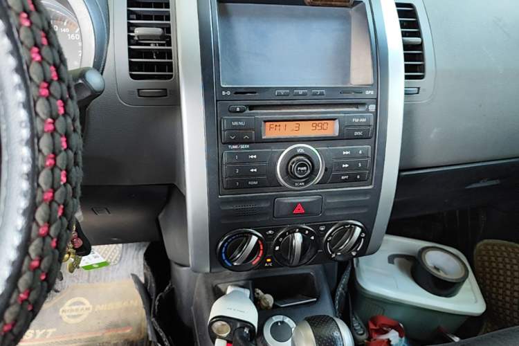 Used Nissan X-Trail 2010 2.0L CVT Comfort Edition 4WD Audio And AC Panel