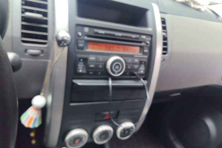 Used Nissan X-Trail 2010 2.5L CVT Luxury Edition 4WD Audio And AC Panel
