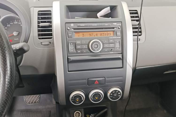 Used Nissan X-Trail 2010 2.5L CVT Luxury Edition 4WD Audio And AC Panel