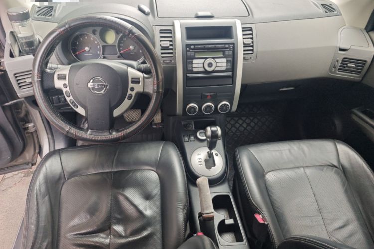 Used Nissan X-Trail 2010 2.5L CVT Luxury Edition 4WD Center Console