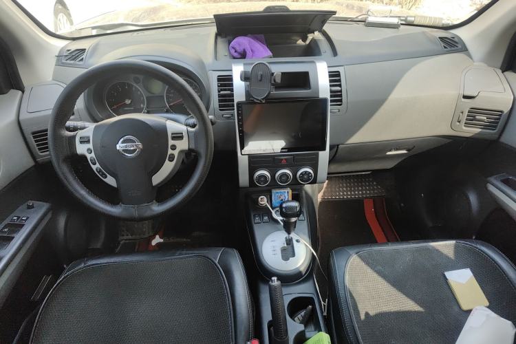 Used Nissan X-Trail 2010 2.5L CVT Luxury Edition 4WD Center Console