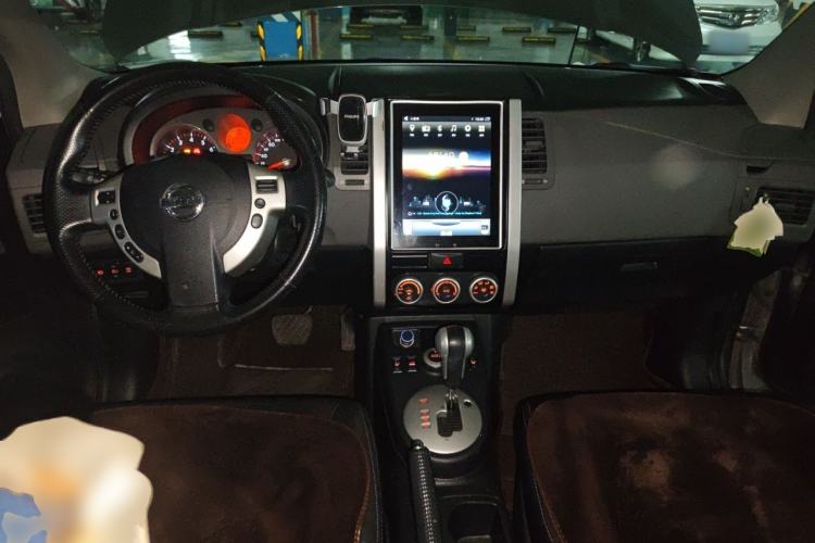 Used Nissan X-Trail 2010 2.5L CVT Ultimate Edition 4WD Center Console