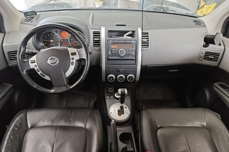 Used Nissan X-Trail 2010 2.5L CVT Luxury Edition 4WD Center Console