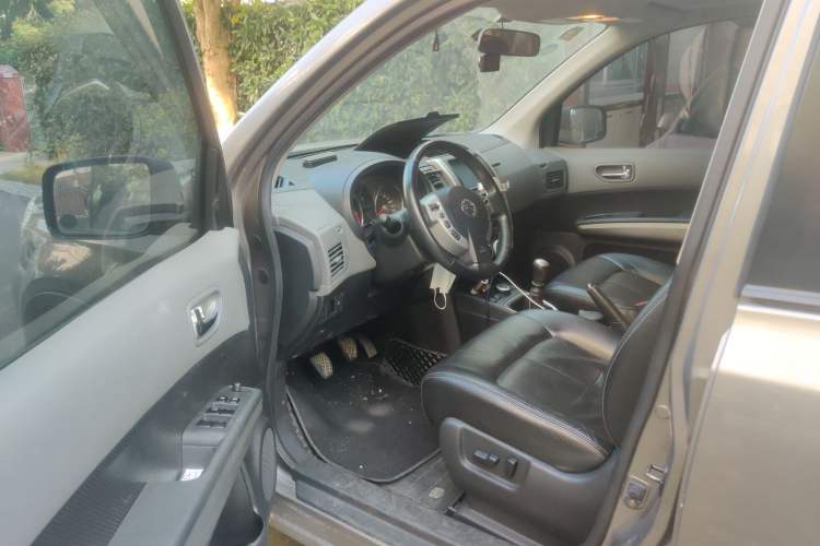 Used Nissan X-Trail 2010 2.5L Manual Luxury Edition 4WD Driver Seat