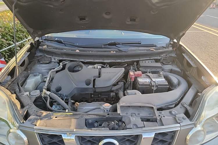 Used Nissan X-Trail 2010 2.5L CVT Luxury Edition 4WD Engine Bay