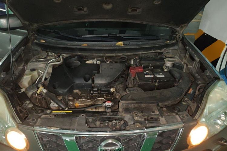 Used Nissan X-Trail 2010 2.5L CVT Ultimate Edition 4WD Engine Bay