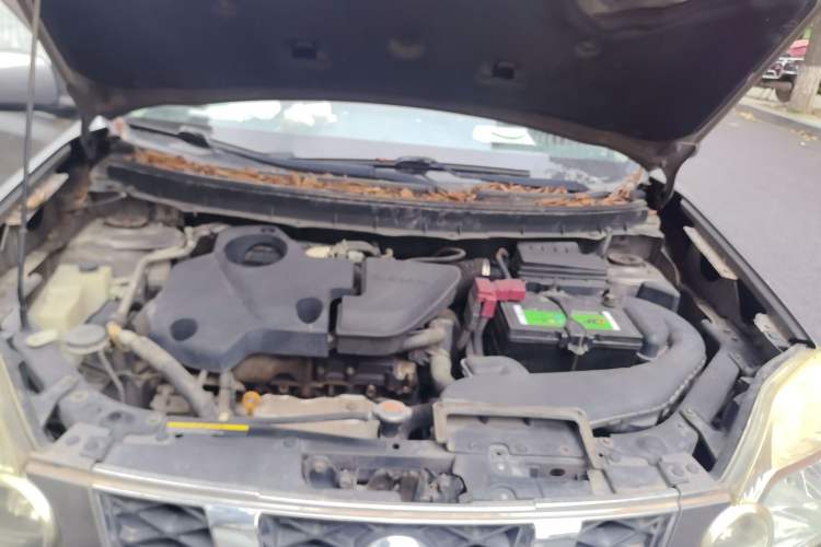 Used Nissan X-Trail 2010 2.5L CVT Luxury Edition 4WD Engine Bay