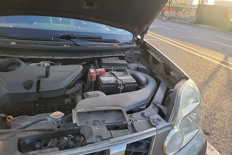 Used Nissan X-Trail 2010 2.5L CVT Luxury Edition 4WD Engine Bay Left