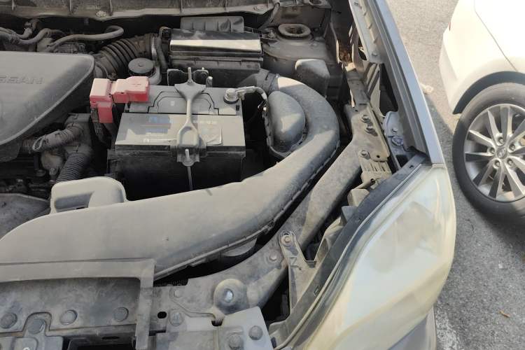 Used Nissan X-Trail 2010 2.5L CVT Luxury Edition 4WD Engine Bay Left