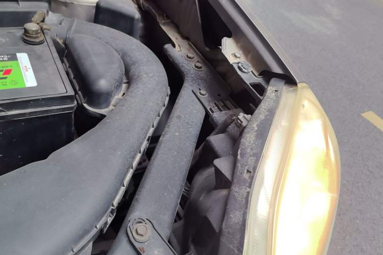 Used Nissan X-Trail 2010 2.5L CVT Luxury Edition 4WD Engine Bay Left