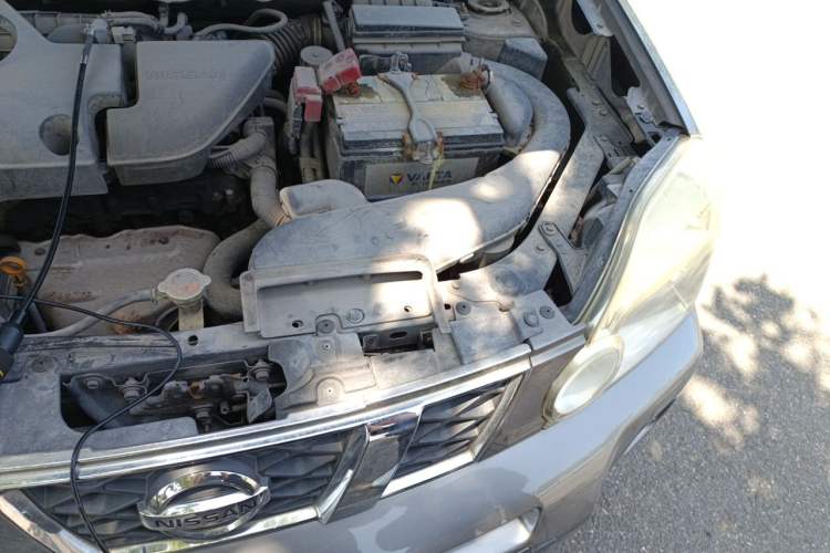 Used Nissan X-Trail 2010 2.5L CVT Luxury Edition 4WD Engine Bay Left