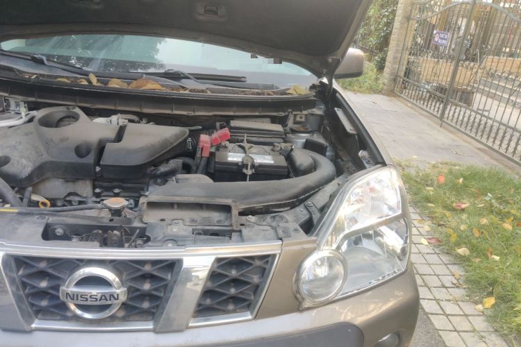 Used Nissan X-Trail 2010 2.5L Manual Luxury Edition 4WD Engine Bay Left