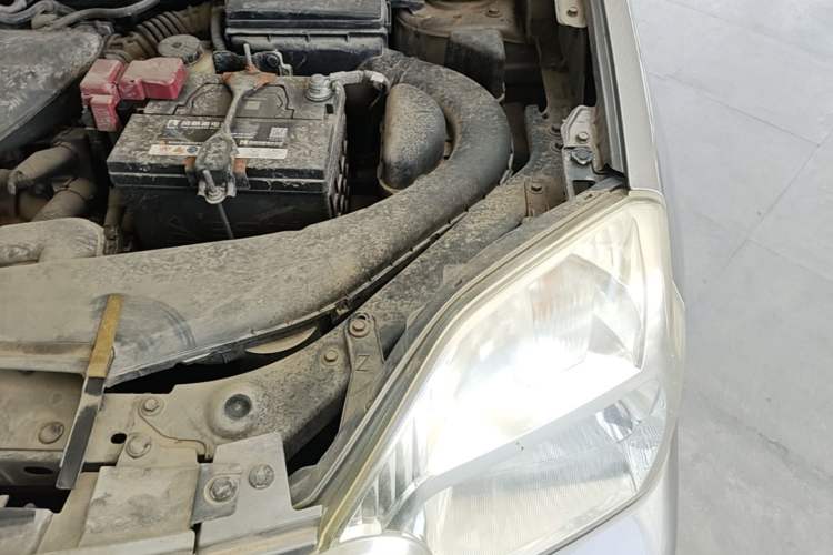 Used Nissan X-Trail 2010 2.5L CVT Luxury Edition 4WD Engine Bay Left